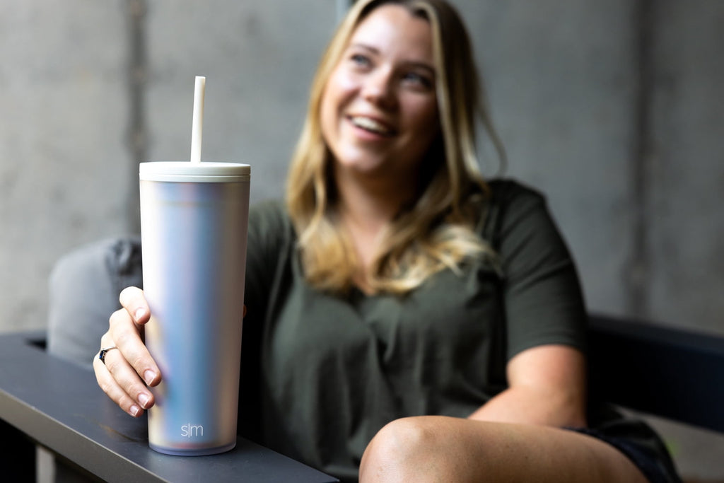 Simple Modern 24 fl oz Double Wall Plastic Classic Tumbler with Straw|Opalescent - ZC3A