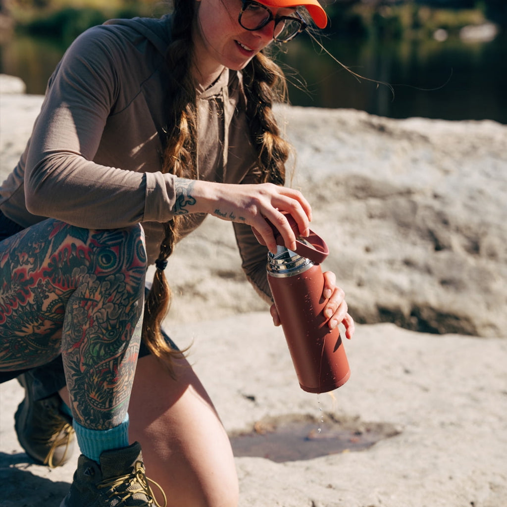 CamelBak Thrive™ Flip Straw Insulated Stainless Steel Water Bottle, 25 oz, Sierra Red - O9AJ